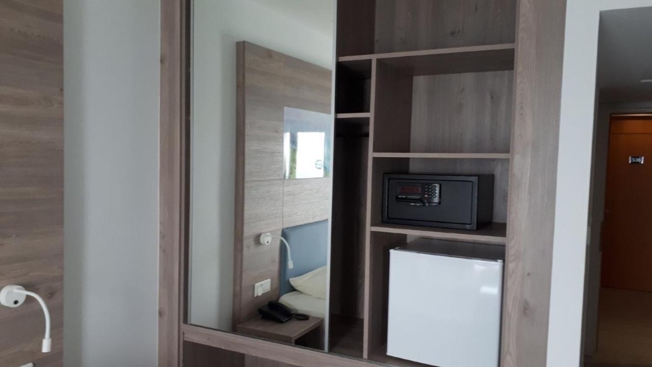 איה נאפה Karousos Beach Rooms מראה חיצוני תמונה